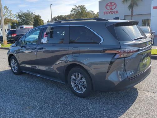 2025 Toyota Sienna XLE