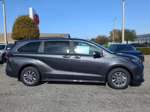 2025 Toyota Sienna XLE