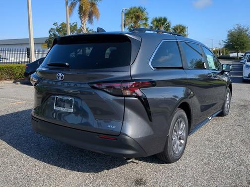 2025 Toyota Sienna XLE