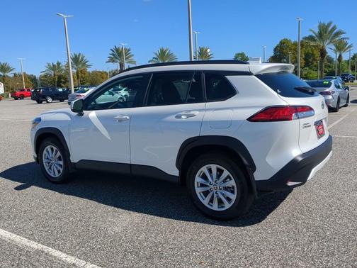 2024 Toyota Corolla Cross LE