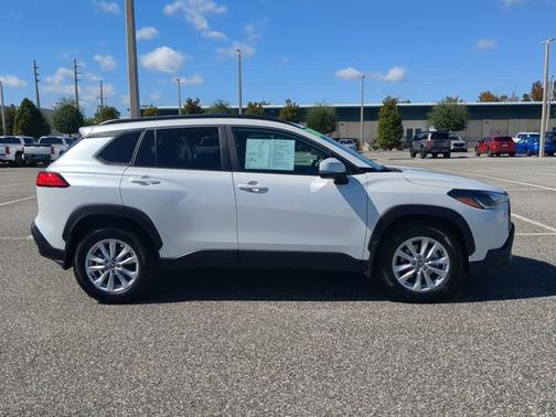 2024 Toyota Corolla Cross LE