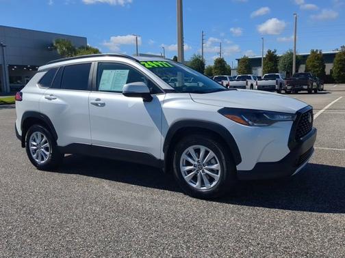 2024 Toyota Corolla Cross LE