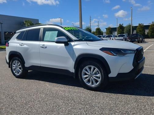 2024 Toyota Corolla Cross LE