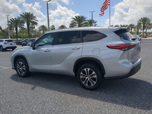2023 Toyota Highlander Hybrid XLE