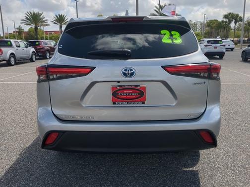 2023 Toyota Highlander Hybrid XLE