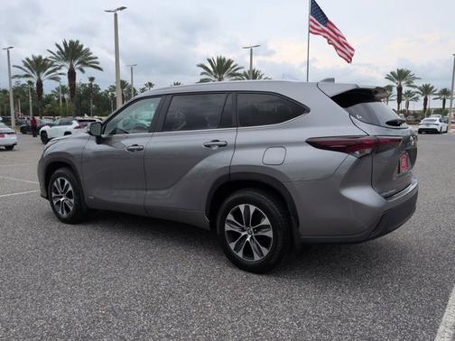Heavy Metal 2026 Toyota Highlander Hybrid XLE