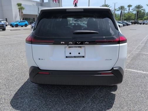 Ice 2026 Toyota RAV4 XLE Premium