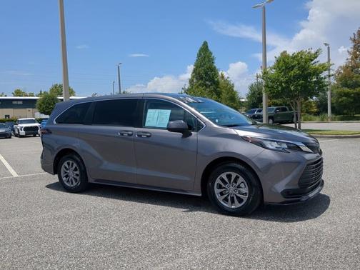 2023 Toyota Sienna LE