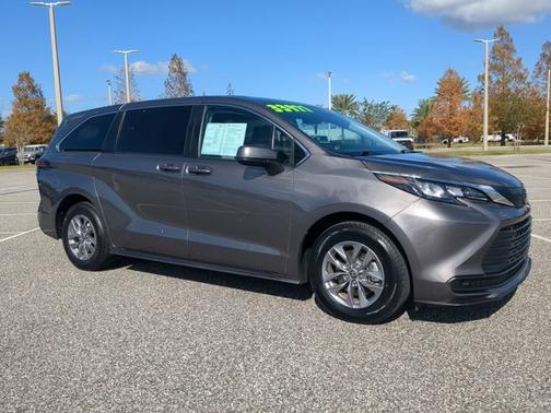 2024 Toyota Sienna LE