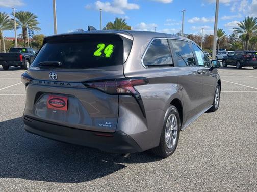 2024 Toyota Sienna LE