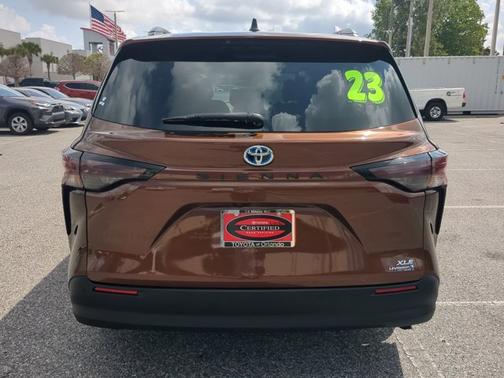 2023 Toyota Sienna XLE