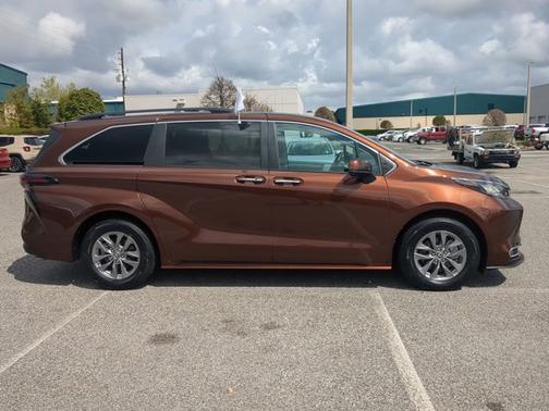 2023 Toyota Sienna XLE