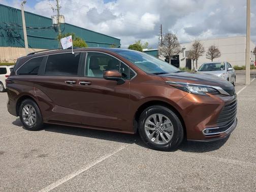 2023 Toyota Sienna XLE