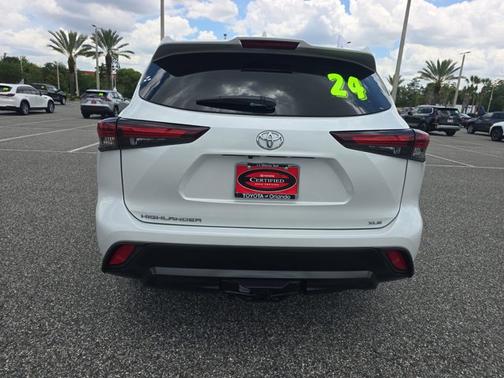 Pearl 2024 Toyota Highlander XLE
