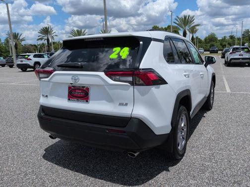 Ice Cap 2024 Toyota RAV4 XLE