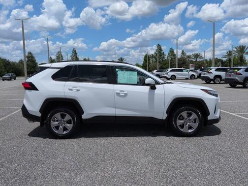 Ice Cap 2024 Toyota RAV4 XLE