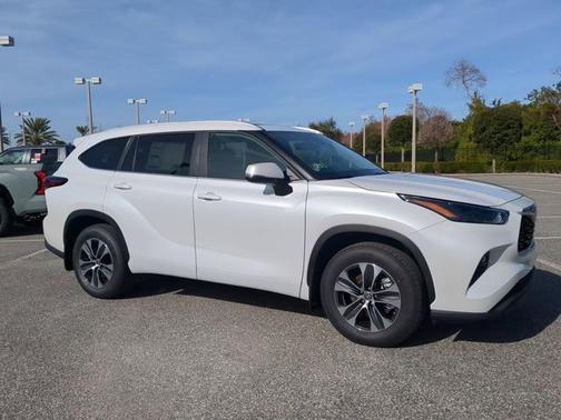 2025 Toyota Highlander XLE