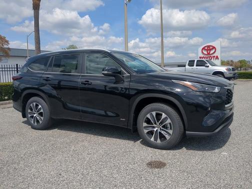 2026 Toyota Highlander Hybrid XLE
