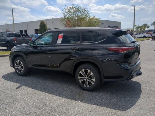 2026 Toyota Highlander Hybrid XLE