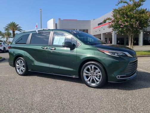 2023 Toyota Sienna Platinum