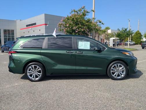 2023 Toyota Sienna Platinum