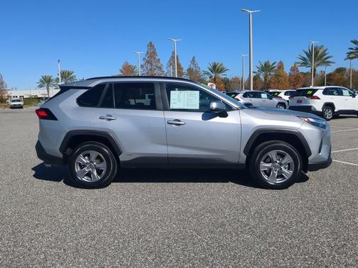 2025 Toyota RAV4 Hybrid XLE