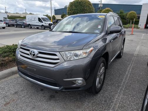 Magnetic Gray Metallic 2013 Toyota Highlander Limited
