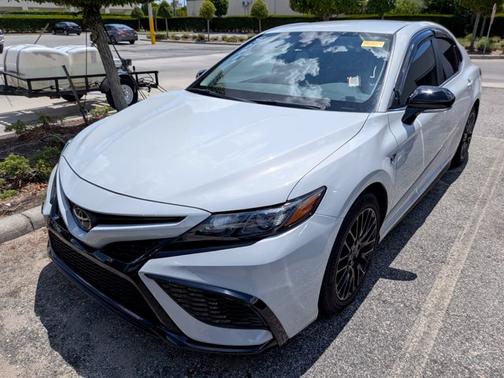 Ice 2023 Toyota Camry SE