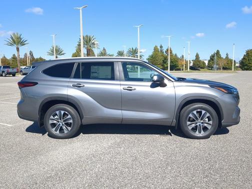 2025 Toyota Highlander XLE