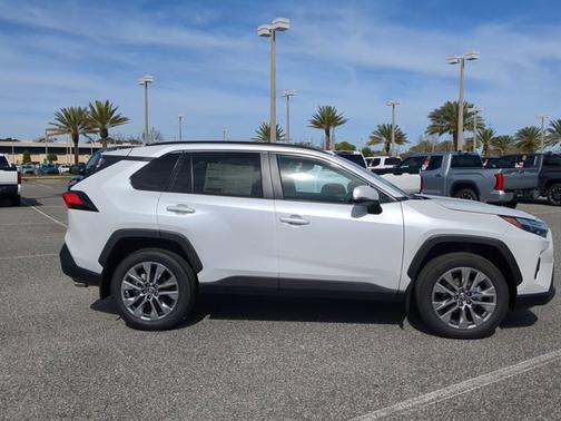2025 Toyota RAV4 XLE Premium