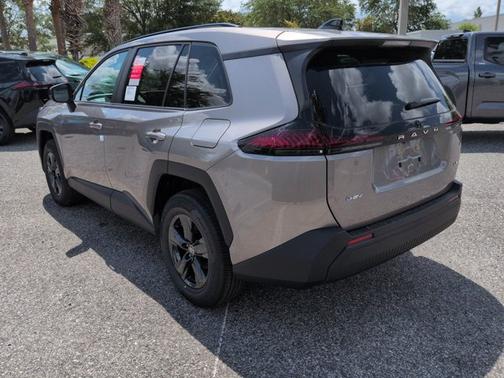 Meteor 2026 Toyota RAV4 LE