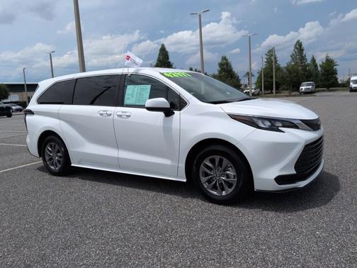 Ice Cap 2025 Toyota Sienna LE
