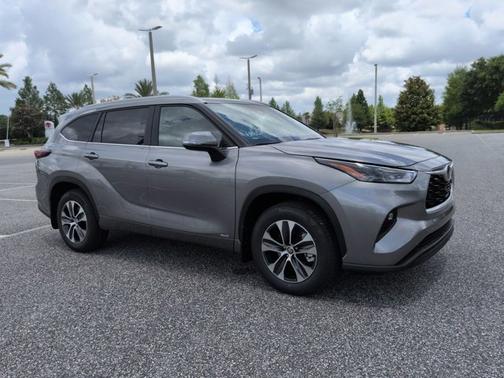Heavy Metal 2026 Toyota Highlander Hybrid XLE
