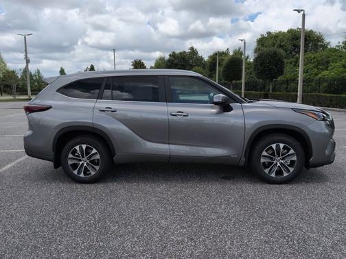 Heavy Metal 2026 Toyota Highlander Hybrid XLE