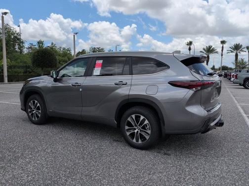 Heavy Metal 2026 Toyota Highlander Hybrid XLE