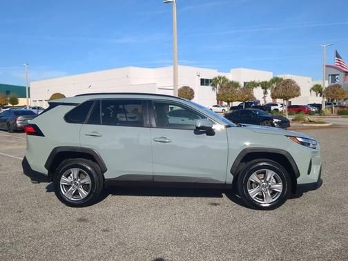 2022 Toyota RAV4 XLE