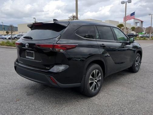 2025 Toyota Highlander XLE