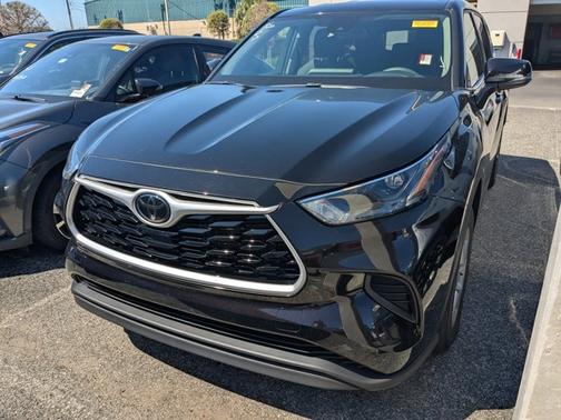 Brown 2022 Toyota Highlander L