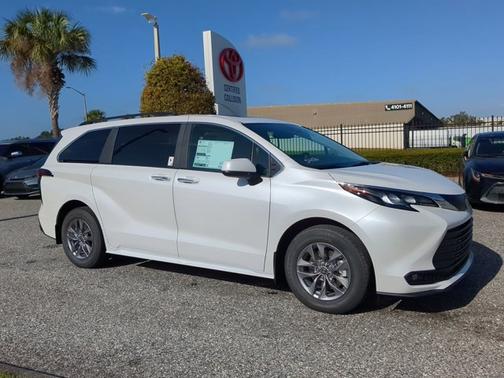 2026 Toyota Sienna XLE