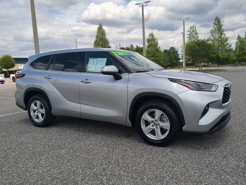 Celestial Silver Metallic 2023 Toyota Highlander LE