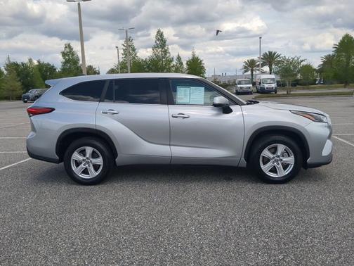 Celestial Silver Metallic 2023 Toyota Highlander LE