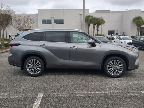 2026 Toyota Highlander Hybrid Platinum