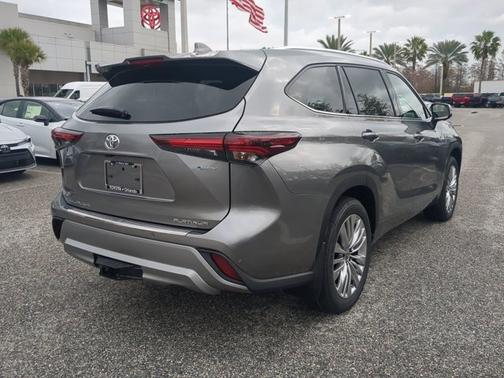 2026 Toyota Highlander Hybrid Platinum