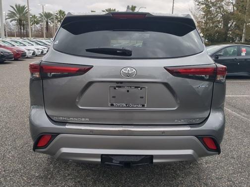 2026 Toyota Highlander Hybrid Platinum