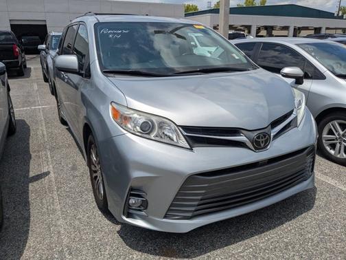 2020 Toyota Sienna XLE