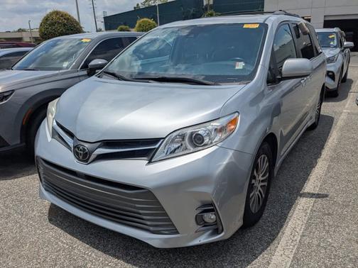 2020 Toyota Sienna XLE