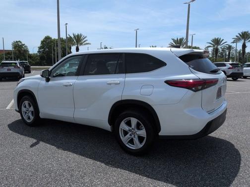 Pearl 2023 Toyota Highlander L