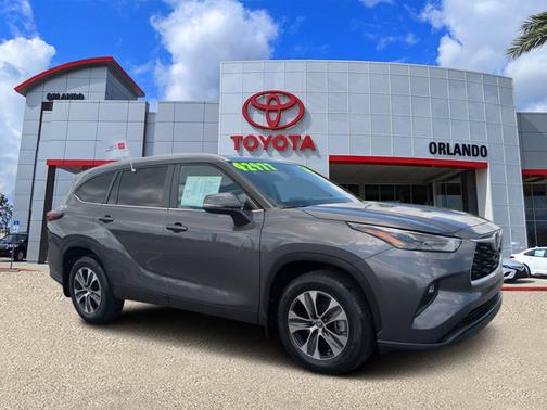 Magnetic Gray Metallic 2024 Toyota Highlander XLE