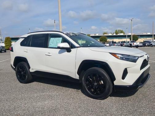 2022 Toyota RAV4 Hybrid SE