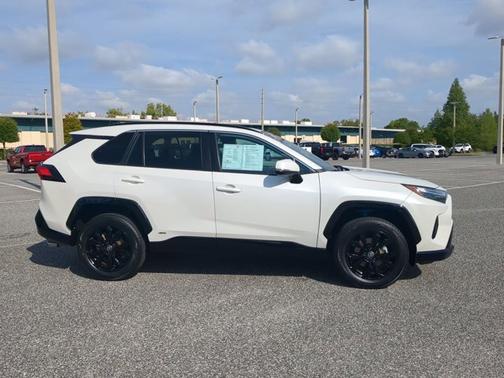 2022 Toyota RAV4 Hybrid SE